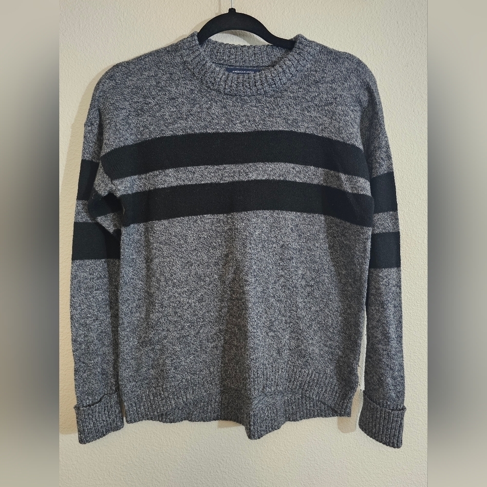 American Eagle Outfitters Gray and Black Crewneck Sweater